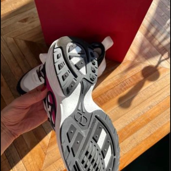 Valentino Sneakers - Picture 4 of 5